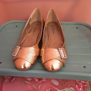 Shiny gold flats